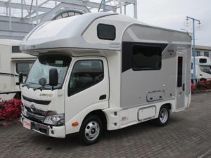 【新車・即納・ルームエアコン付】WOHN (ヴォーン) DC 4WD【家庭用エアコン】トリプルサブバッテリー》急速走行充電システム》安心の後輪ダブルタイヤ！ 外装シャンパンゴールド/内装シュタイン