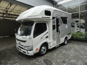 【新車・展示専用車両】LEBEN(レーベン)R2B　ディーゼル4WD　【家庭用エアコン・ＦＦヒーター・マックスファン・280Ｗ相当ソーラーパネル等標準装備多数】
