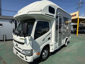 【新車・展示車】LEBEN(レーベン) R2B 4WD・シャンパンゴールド／シュタイン【家庭用Ａ/Ｃ・ＦＦヒーター・ソーラーパネル・ベンチレーター】装着済みＯＰ：電動ステップ,寒冷地